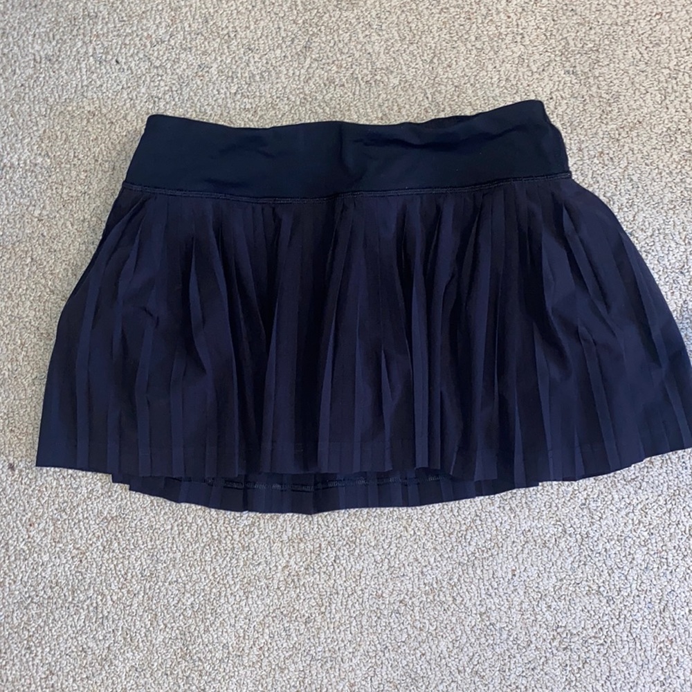 Lululemon pleat to street black skirt size 6 never worn